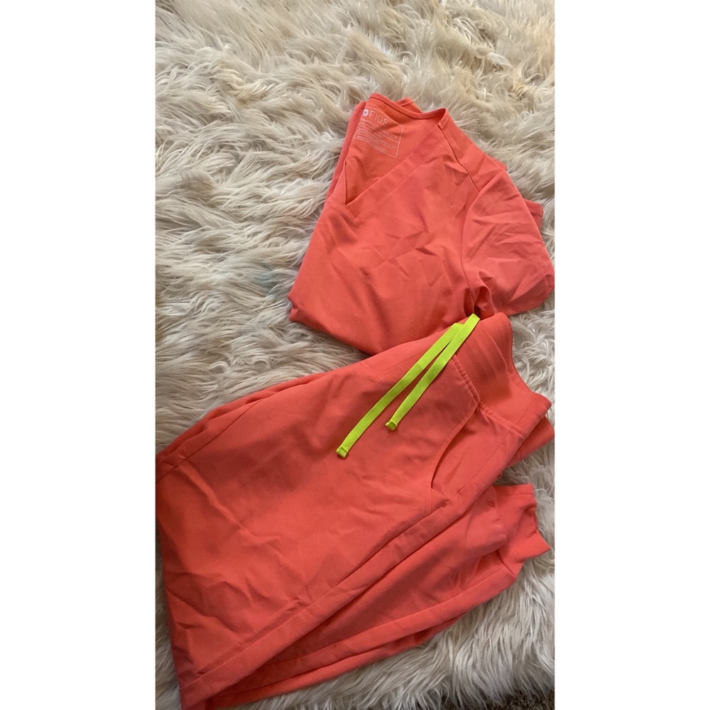 Figs hot coral set